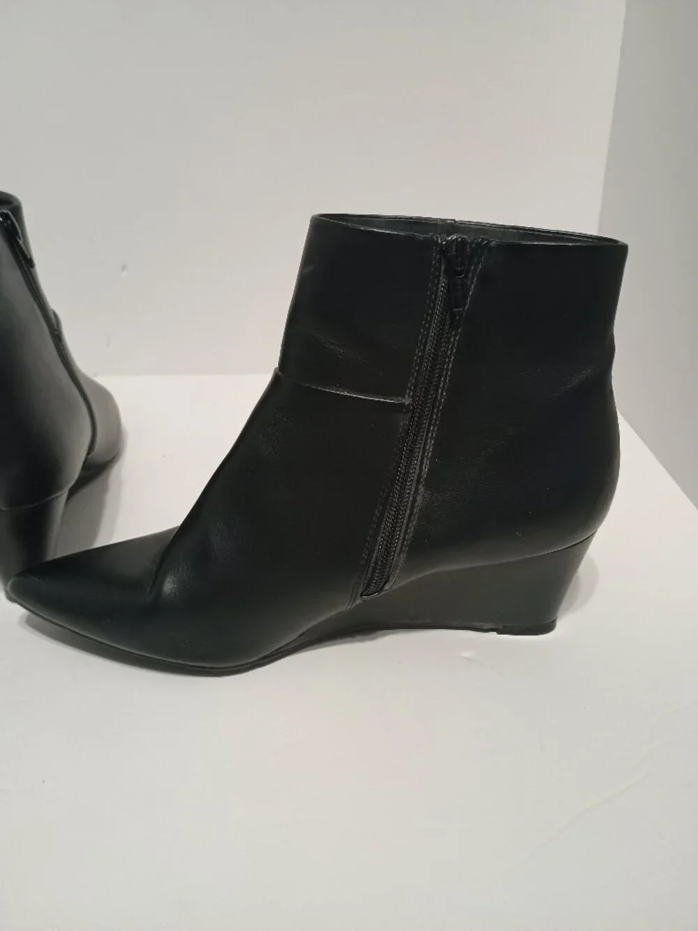 Ann Taylor Black Pointed Toe Wedge Ankle Boots Size 9M Side Zip Sleek Booties - Picture 6 of 9